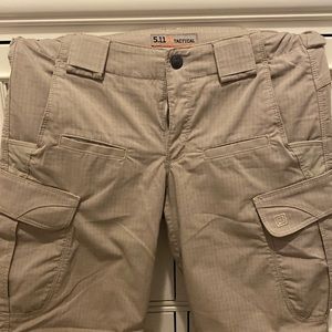 5.11 Stryke Women’s Pant, perfect condition. See measurements.